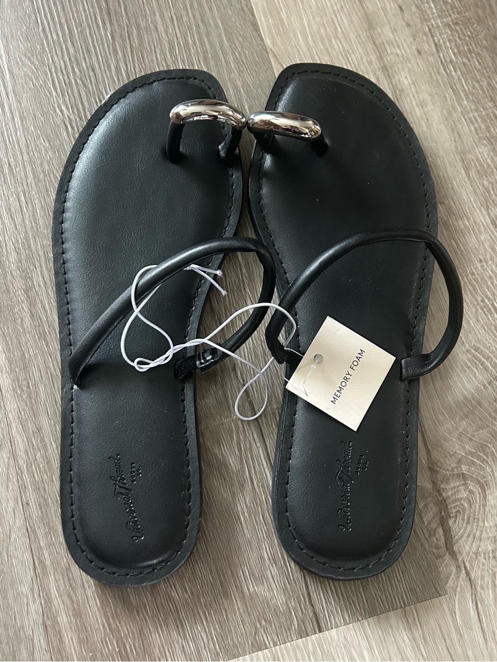 Universal Thread Black Toe-Ring Memory Foam Sandals with Metallic Accent